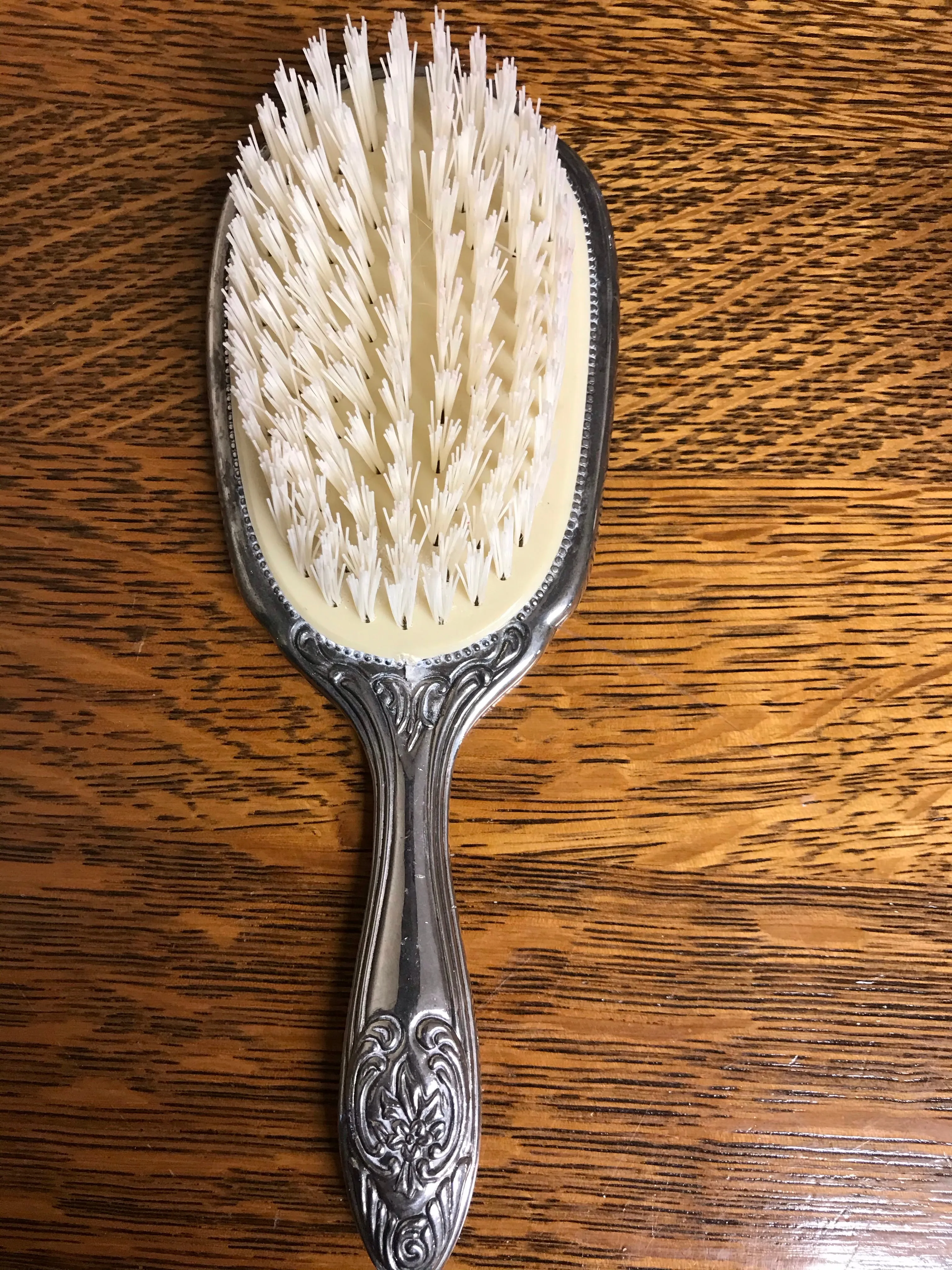 €€ Vintage Ornate Silver Handheld 8” Vanity Brush