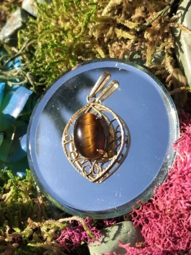 Antique 14K Yellow Gold Tiger's Eye Gemstone Ornate Pendant 3.45g