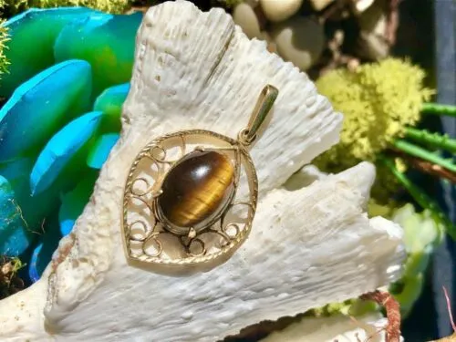 Antique 14K Yellow Gold Tiger's Eye Gemstone Ornate Pendant 3.45g