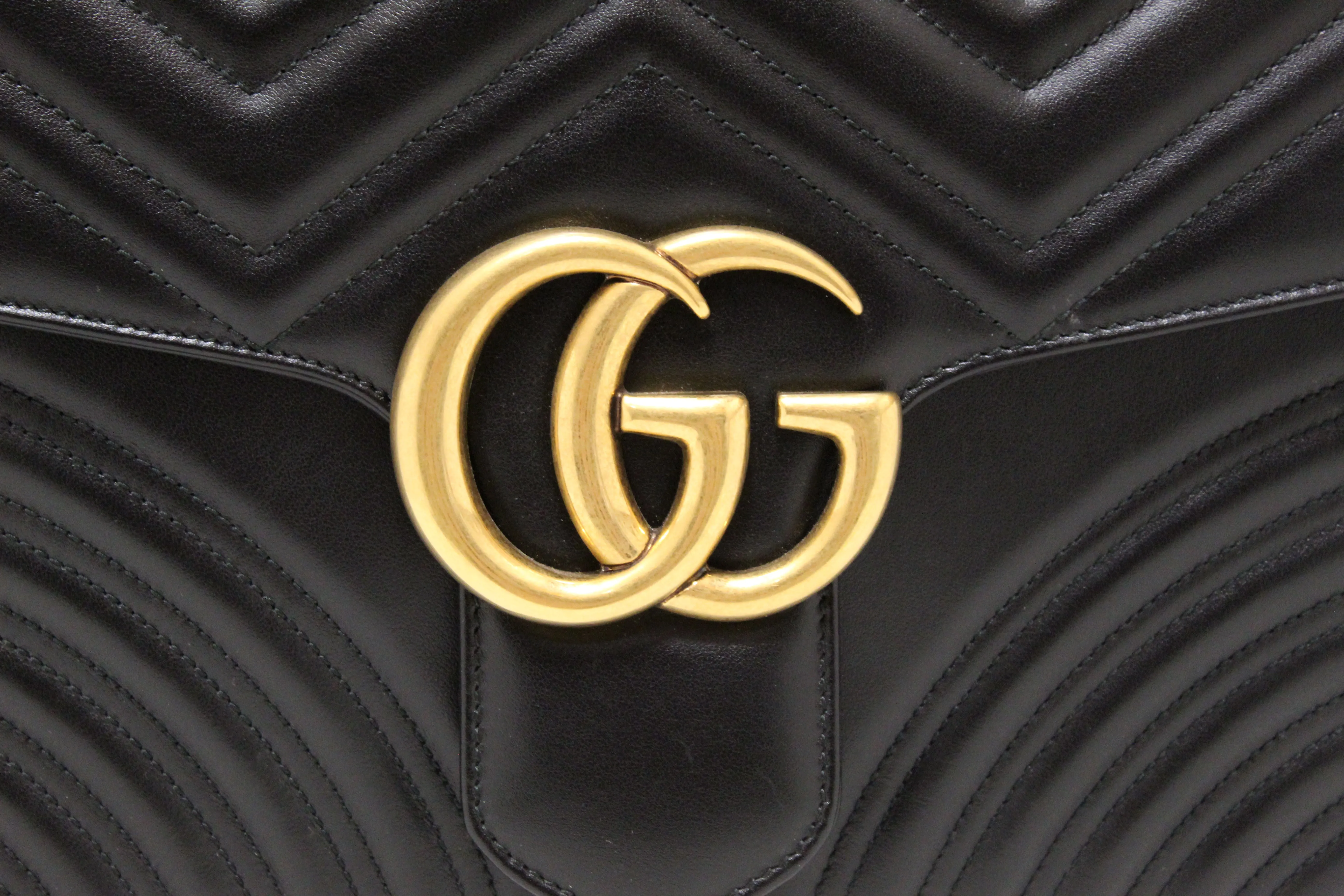 Authentic Gucci Black Calfskin Leather Large Marmont Matelasse Flap Chain Shoulder Bag 498090