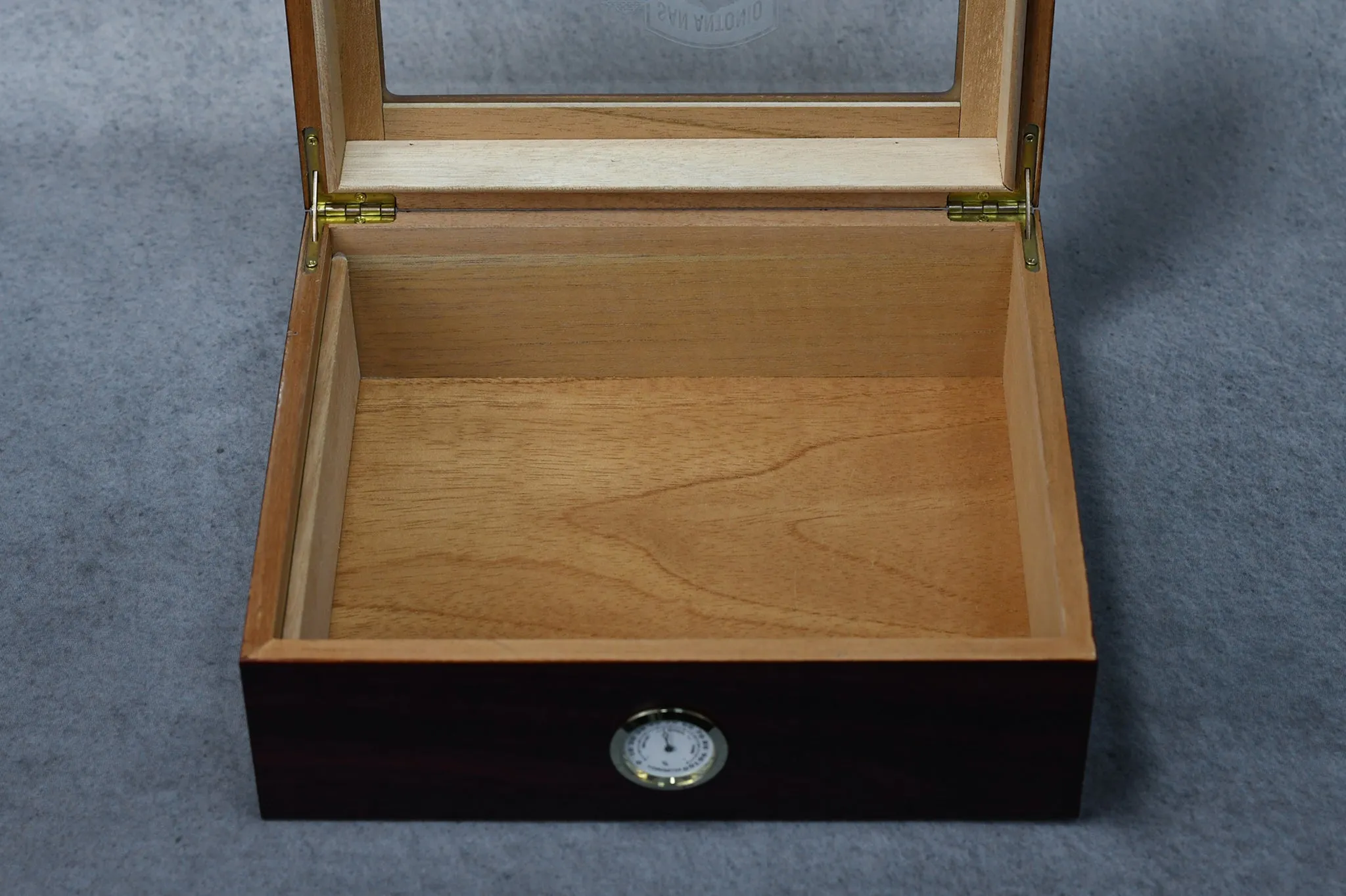 Chalet Glass Top Humidor