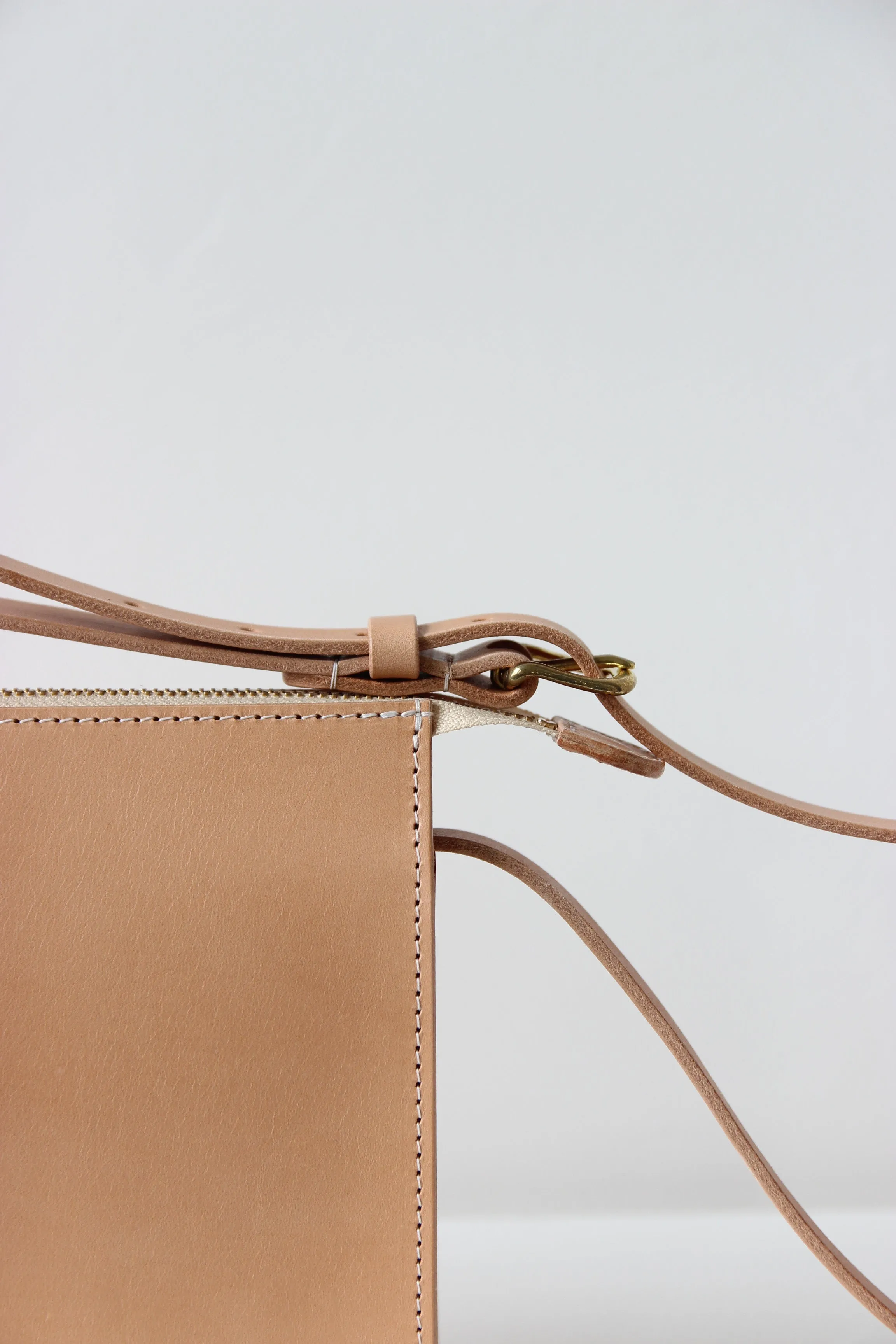 Classic crossbody bag natural