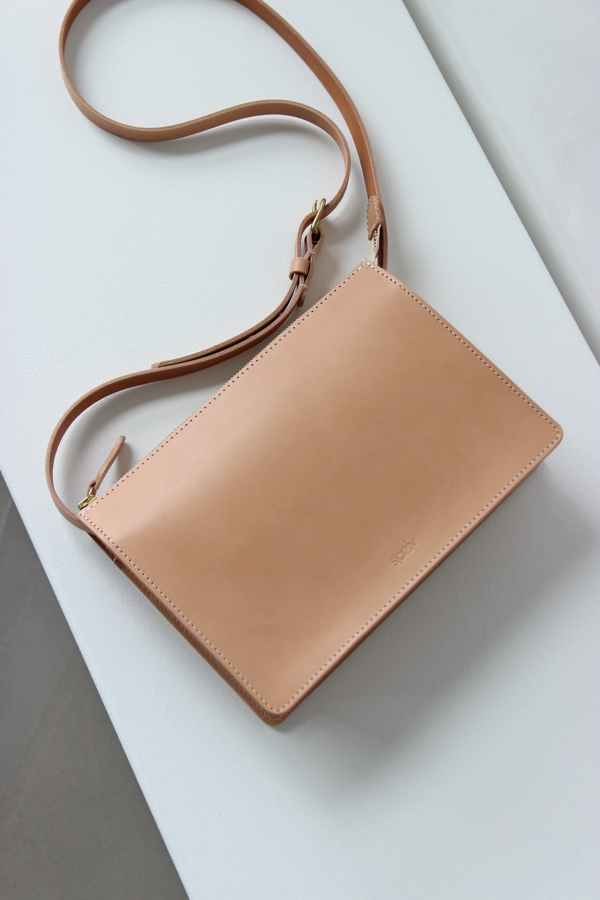 Classic crossbody bag natural