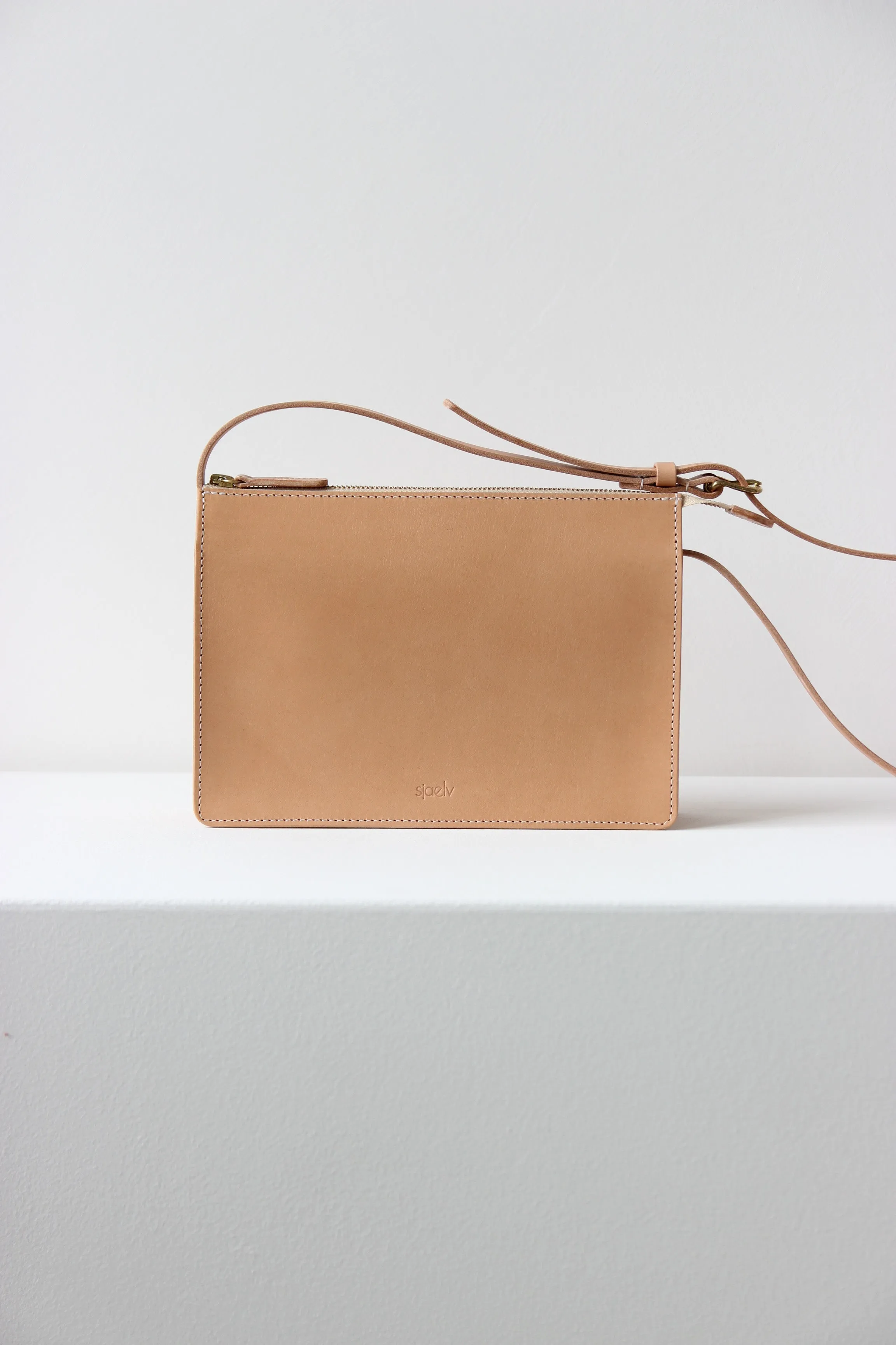 Classic crossbody bag natural