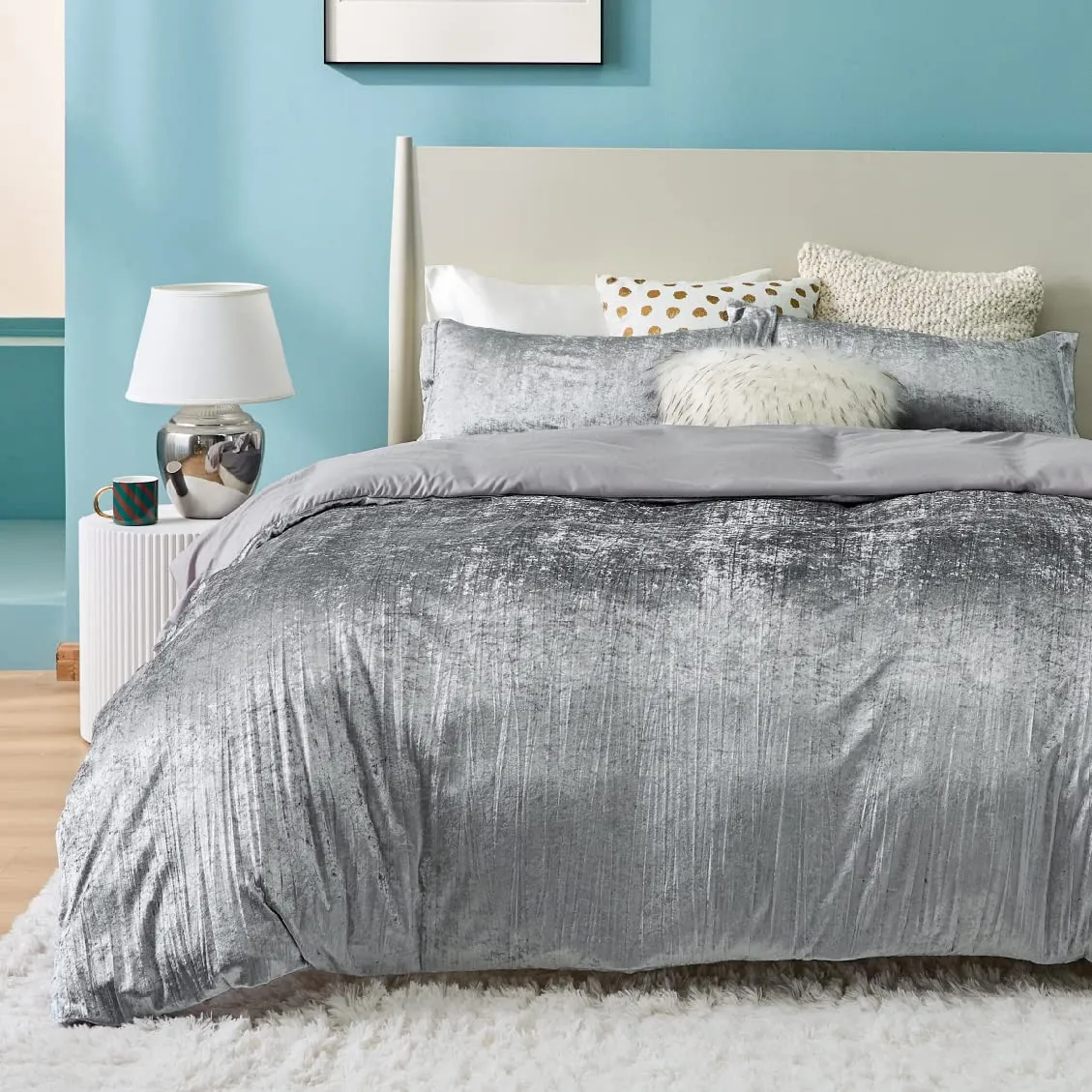 Luxurious, Glossy Queen Duvet Cover Set