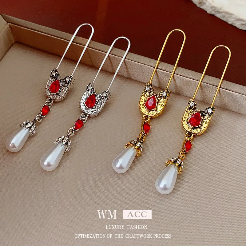 Luxurious Pearl Geometric Alloy Diamond Inlay Earrings