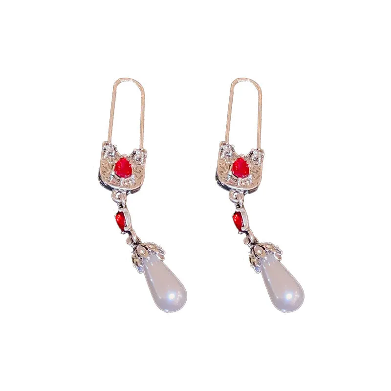 Luxurious Pearl Geometric Alloy Diamond Inlay Earrings