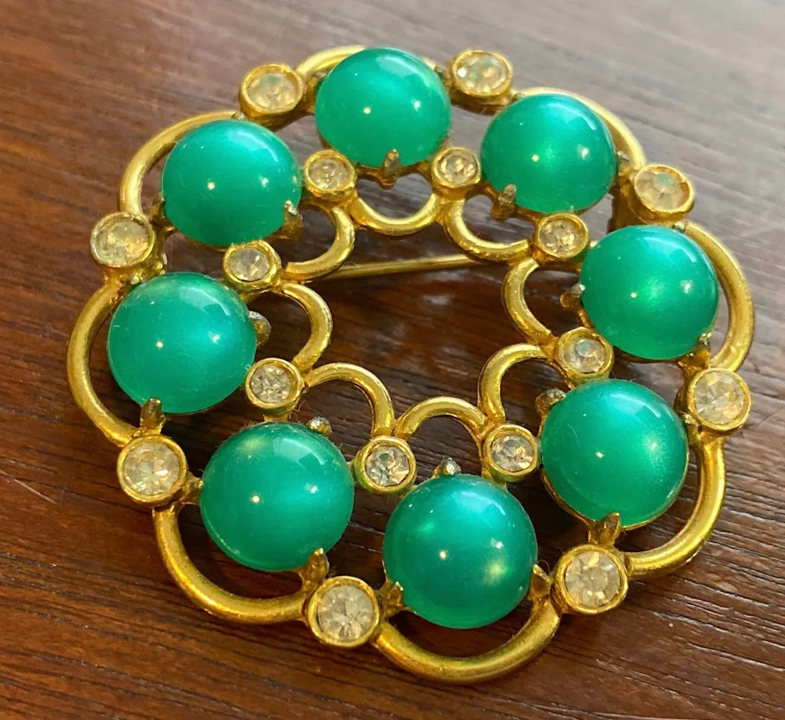 Vintage Green Gripoix Style Cabochon Rhinestone Wreath Brooch Pin