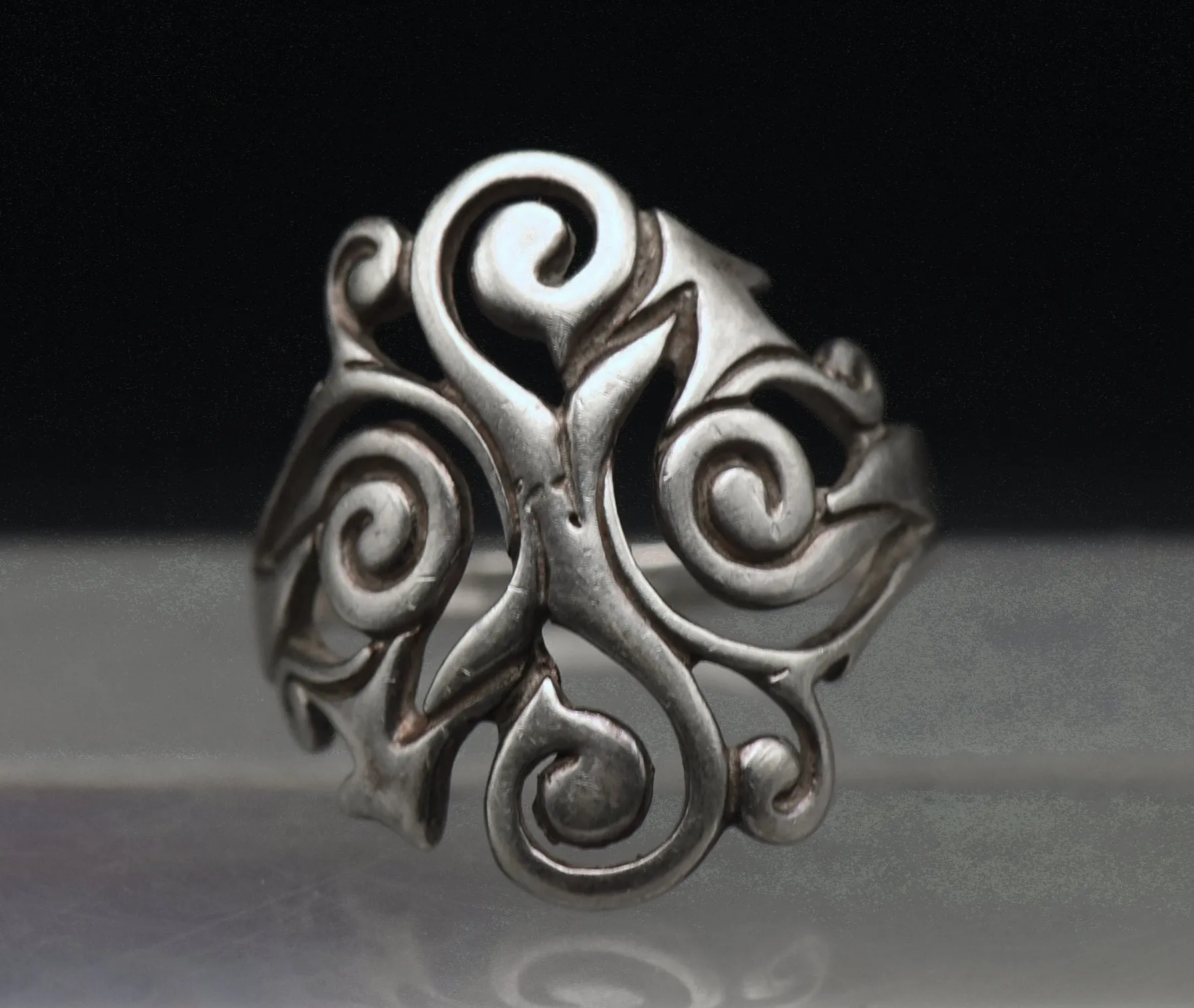 Vintage Sterling Silver Pierced Scroll Design Ring - Size 9