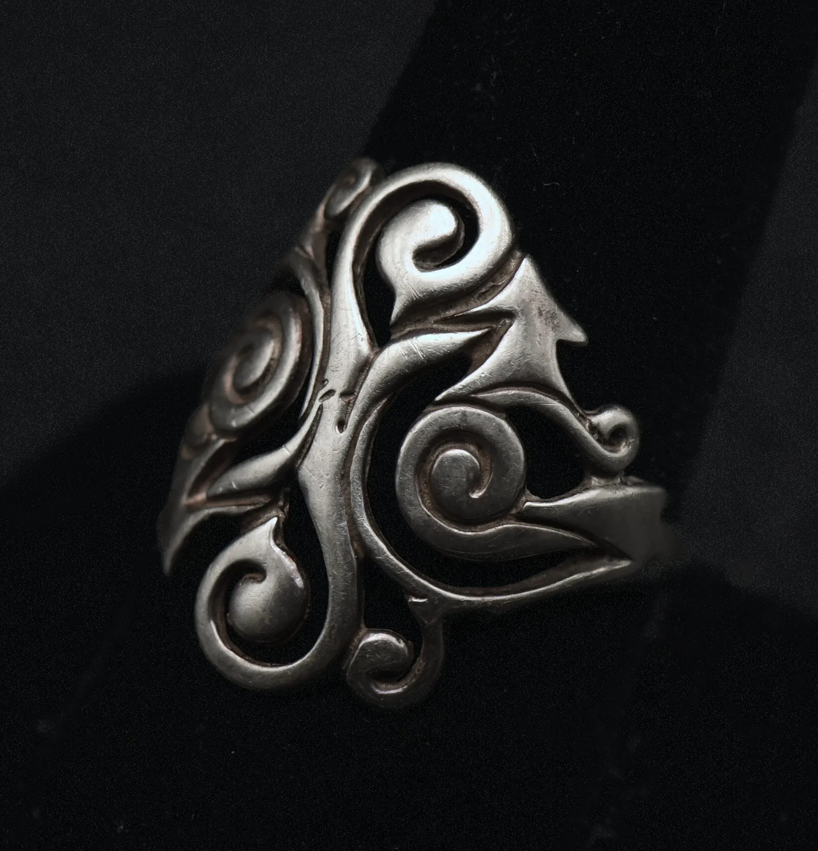 Vintage Sterling Silver Pierced Scroll Design Ring - Size 9