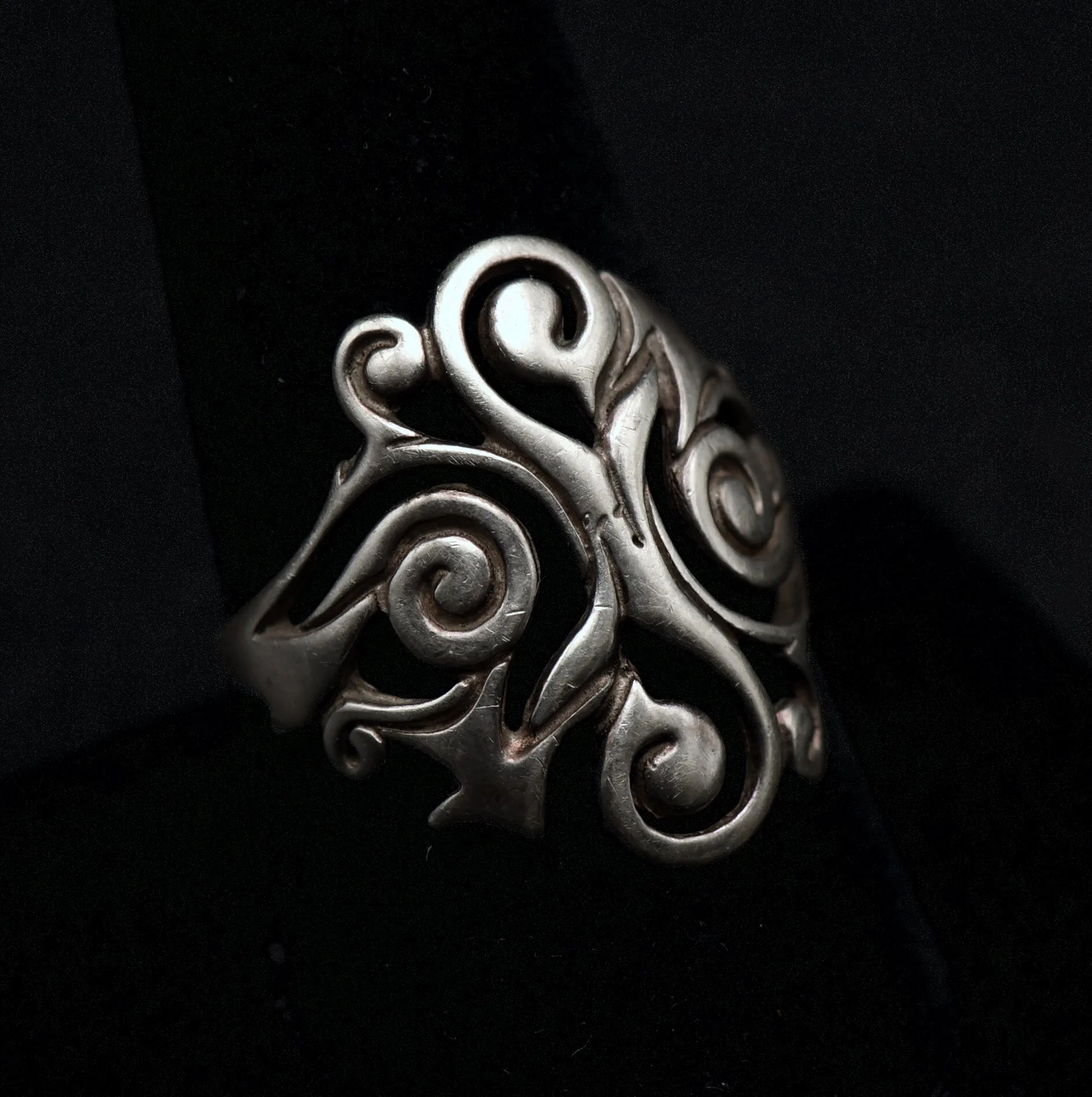 Vintage Sterling Silver Pierced Scroll Design Ring - Size 9