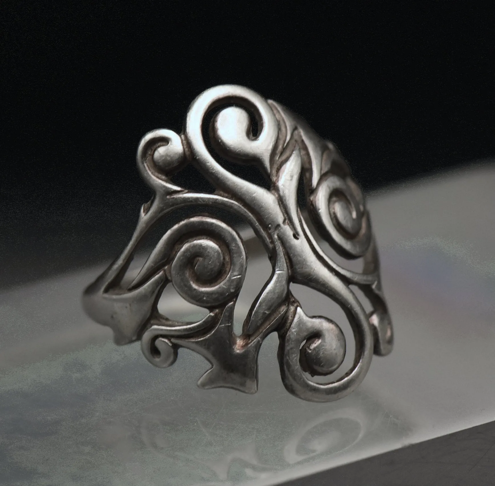 Vintage Sterling Silver Pierced Scroll Design Ring - Size 9